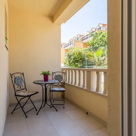 Neda Apartment *