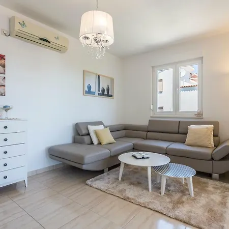 Neda Apartment